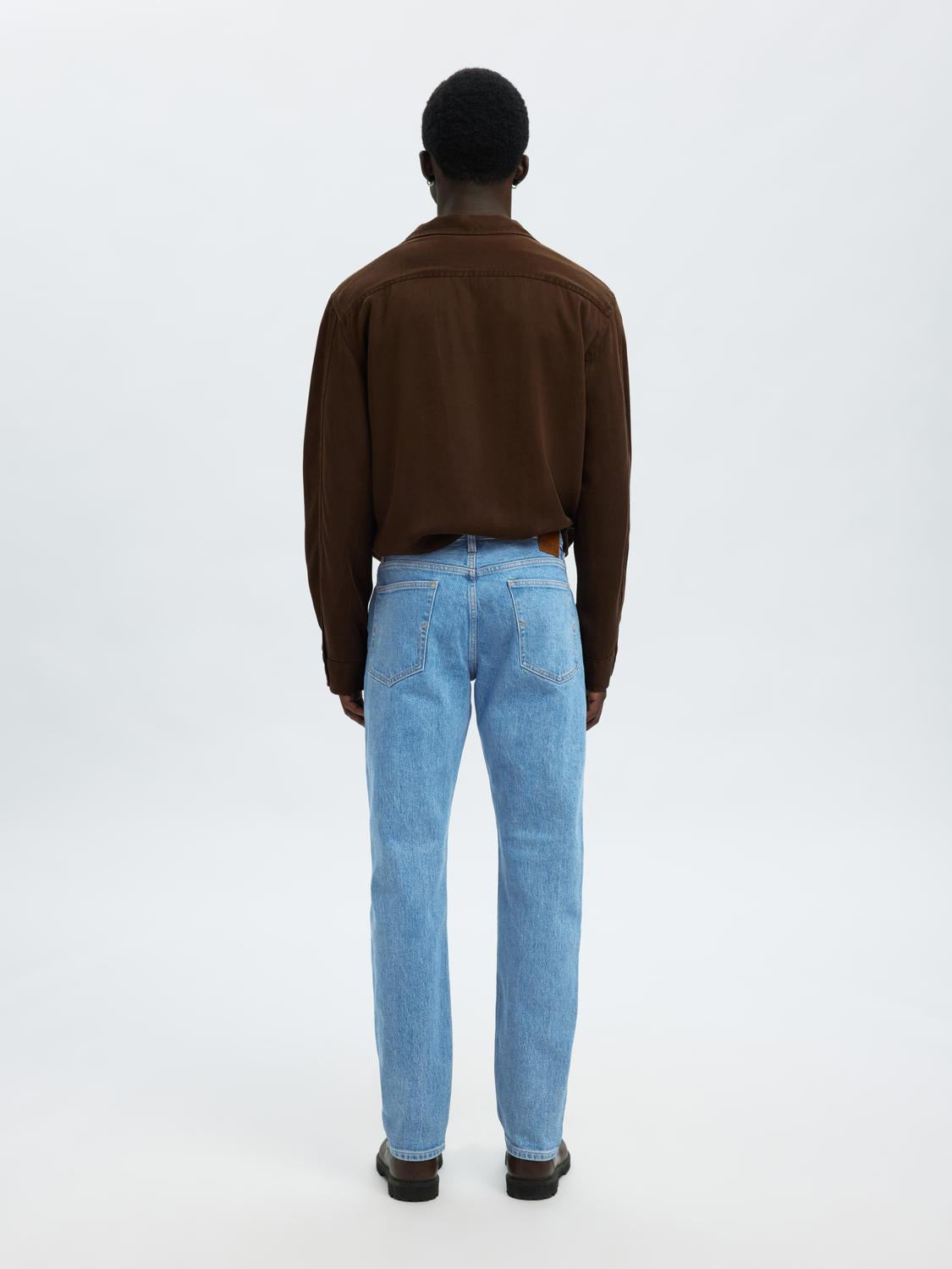 model_shot-back